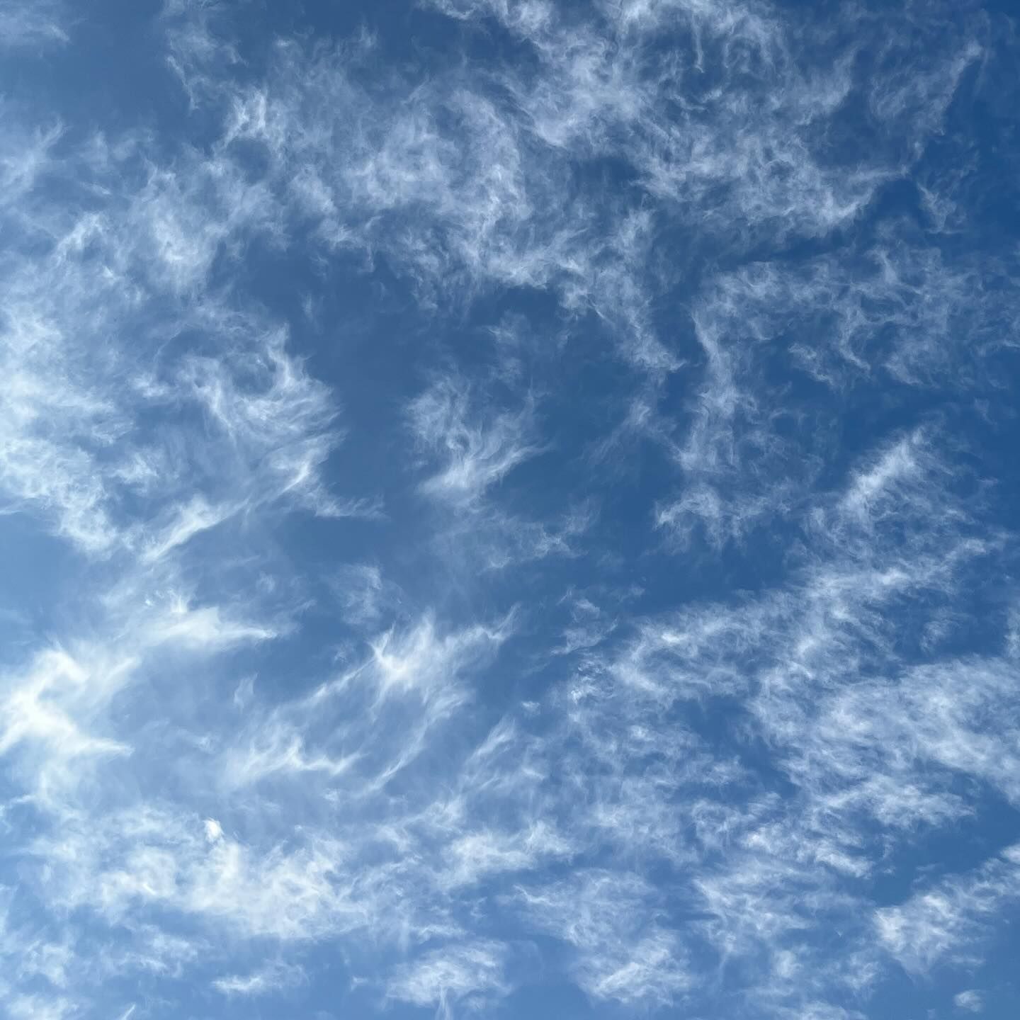 Gökyüzü Şaheseri: Mavi ve Bulutların Dansı